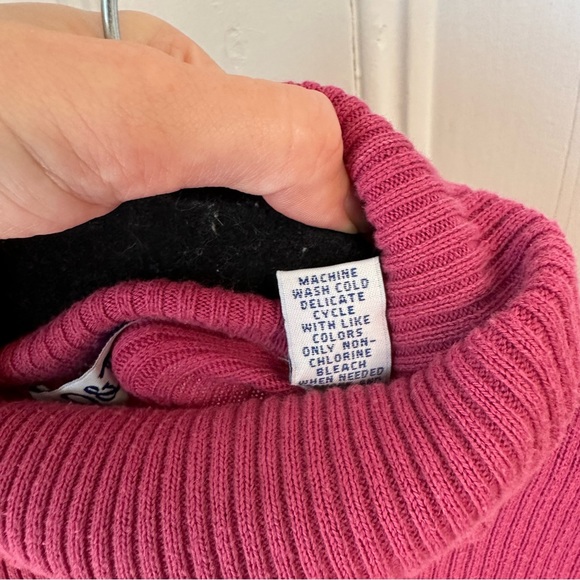 Vintage Q&A Made in Australia Turtleneck - Picture 13 of 13